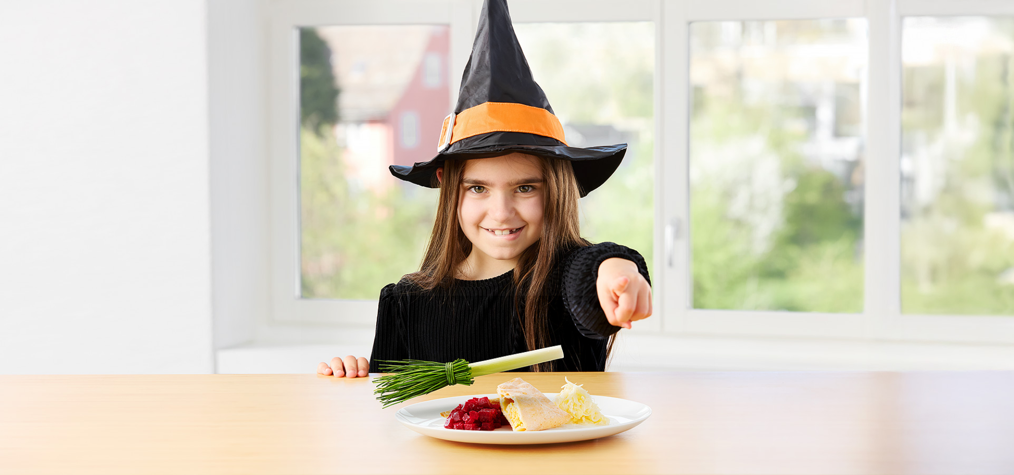 WEB Bilder 1920x900 kleine Hexe